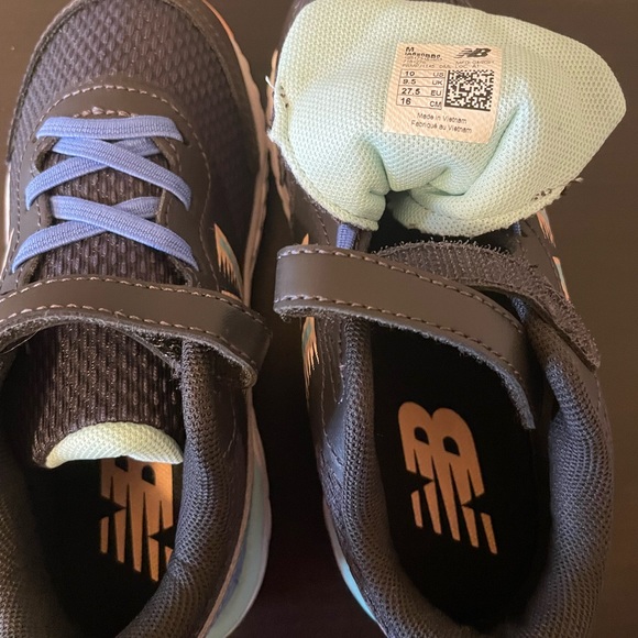 NWOT size 10 toddler girl new balance shoes. My daughter couldn’t fit them . - Picture 3 of 4